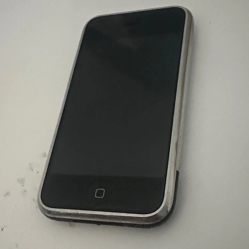 Cell Phones & Accessories | First Generation Iphone Mint Condition